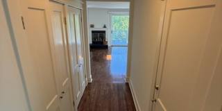 *DREAM LOCATION* 6BR Completely Renovated Duplex Gallery 31