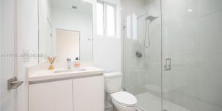 10366 NW 68th Ter Gallery 19