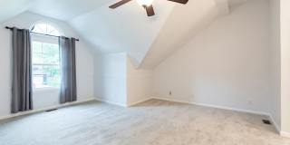 4 Bed home in Olathe- Quick access to I-35 Gallery 24