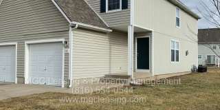 Spacious Raymore Townhome in Prime Remington Village Location Gallery 1