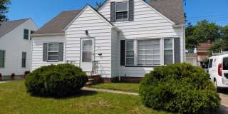 4 bedroom, 2 full bath bungalow near Cedar and Warrensville Gallery 1