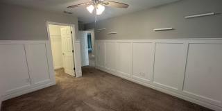 Spacious 5-Bedroom Riverview Home Gallery 30