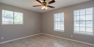 Beautiful 3 bedroom, 2 bathroom home in North Lamar!!! Gallery 8
