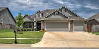 4 bedroom, 3 car garage - Broken Arrow Schools Gallery 1