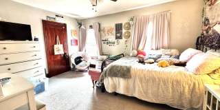 425 JUNIPER Street Gallery 23