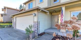 Mt. Rainier View Home on Cul-De-Sac with 3-Car Garage & A/C Gallery 3