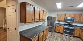 3/2 & a Loft, AC off of River Road near Oracle Road Gallery 16