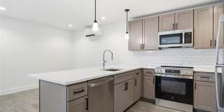 180 Deer Park Avenue Gallery 10