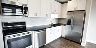 3833 N Broadway Gallery 90