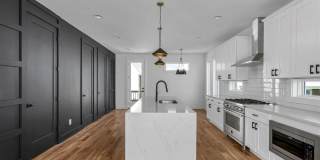 Stunning 4 Bedroom Home w/ Rooftop Deck Close to Downtown Nashville Gallery 1