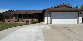 Don't miss out in North Hanford! 3 bedroom 2 bath with solar! Gallery 1