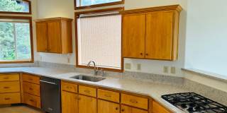 Stunning Custom Home with Beautiful Views Gallery 10