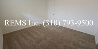 Large 4 Bedroom Single-Family Home with Pool & 2-Car Garage Gallery 17