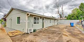 2 Bed, 1 Bath Duplex Unit on Main Street in Washougal Gallery 1