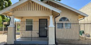 Cute 2 Bedroom, 1 Bathroom Cottage Gallery 1