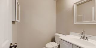 Spacious 5 Bedroom Home with Pool! Gallery 10