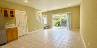 Spacious and bright 2 bed 2.5 bath Townhouse Gallery 3