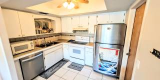 Annual UNFURNISHED 2/1 condo Island life Gallery 3