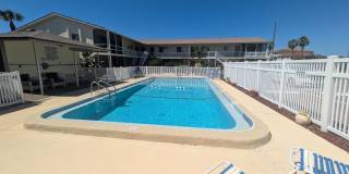 Annual UNFURNISHED 2/1 condo Island life Gallery 13