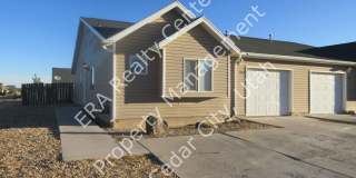 Move-in Discount!! 3 Bedroom 2 Bath Twin Home in Cedar Willows Gallery 1