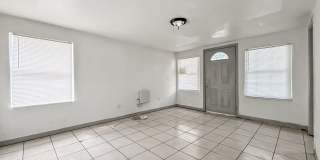 Spacious Tampa Home for Rent | Great Location & Large Yard! 3bed |2bath Gallery 6