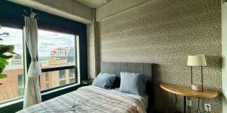 FURNISHED STUDIO IN THE HEART OF THE NORTH LOOP - UTILITIES INCLUDED! Gallery 7