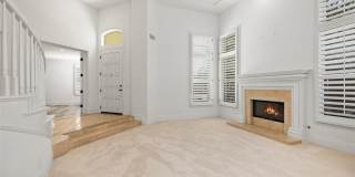 17 Colonial Gallery 5