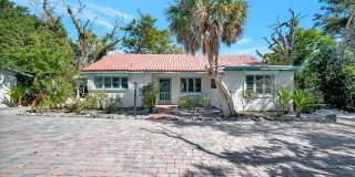 ALL THE CHARM! - Siesta Key 1+ acre on the Bay - 3 bed/ 2 bath pool home Gallery 1