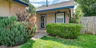 2 Bed Jack & Jill Bathroom  2 Car Garage With Office In The Heart of Yukon! Gallery 3