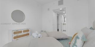 1850 Monroe St Gallery 17