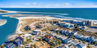 Coastal Living at its Best: Charming 3-Bedroom Near the Beach Gallery 10