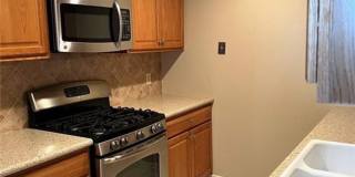 Arbor Village Condominium / Beautiful Update Unit / Refrigerator, Washer & Dryer included Gallery 11