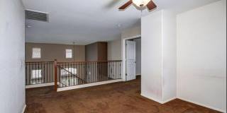 Stunning 4BR House in Phoenix with sparkling pool, resort style backyard and solar panles Gallery 10