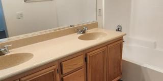 2 Bedroom Townhome w/Attached 1 Car Garage. Gated Community with Assoc Pool! Gallery 10