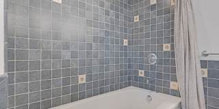 Stunning 4 Bed 2.5 Bath Steps from Willards Beach UNFURNISHED Gallery 32