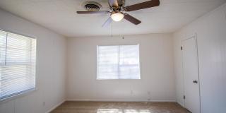 203 Schuerenberg Street Gallery 12