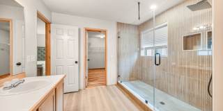 Beautiful 3BR Home in Forbes Lake – North Rose Hill, Kirkland Gallery 13