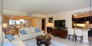 **PARK SHORE BEAUTY WALK TO VENETIAN VILLAGE ** ESPLANADE** NICE AMENITIES ** 2 BEDROOM CONDO ON THE BEACH ** Gallery 5