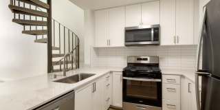 Warner Pointe Gallery 15