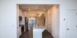 BEAUTIFUL 2 Bedroom Townhome in MIDLAND AVAILABLE JUNE 2026 Gallery 4
