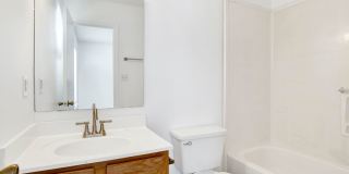 Spacious 2 Bed/2.5 Bath Townhome in POOL CONDO COMPLEX! Gallery 22