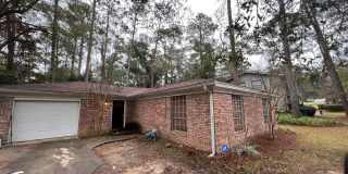 Great 4 bedroom home with garage and fenced back yard Gallery 1