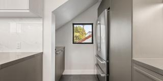 807 N Detroit St Gallery 17