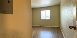MELROSE DISTRICT CONDO WITH HUGE MOVE-IN SPECIAL – HALF OFF FIRST & SECOND MONTH’S RENT! Gallery 25
