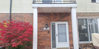 Charming Chesterfield Townhouse Gallery 1