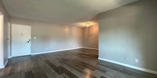Tarzana Five Apartments Gallery 25