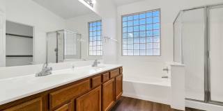 Clean and Cozy home in desirable area! Gallery 12