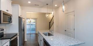 BEAUTIFUL 2 Bedroom Townhome in MIDLAND AVAILABLE JUNE 2026 Gallery 7