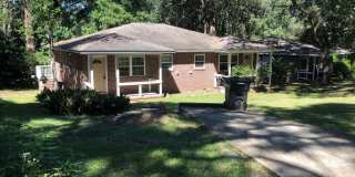 Great 2 BR 1 BA w/ Stack Washer/Dryer Gallery 1