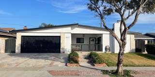 3 Bedroom 2 Bathroom Home in Huntington Beach with Air Conditioning Gallery 1